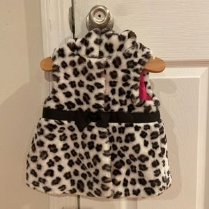 Girls 18 M Hooded Faux Fur Vest